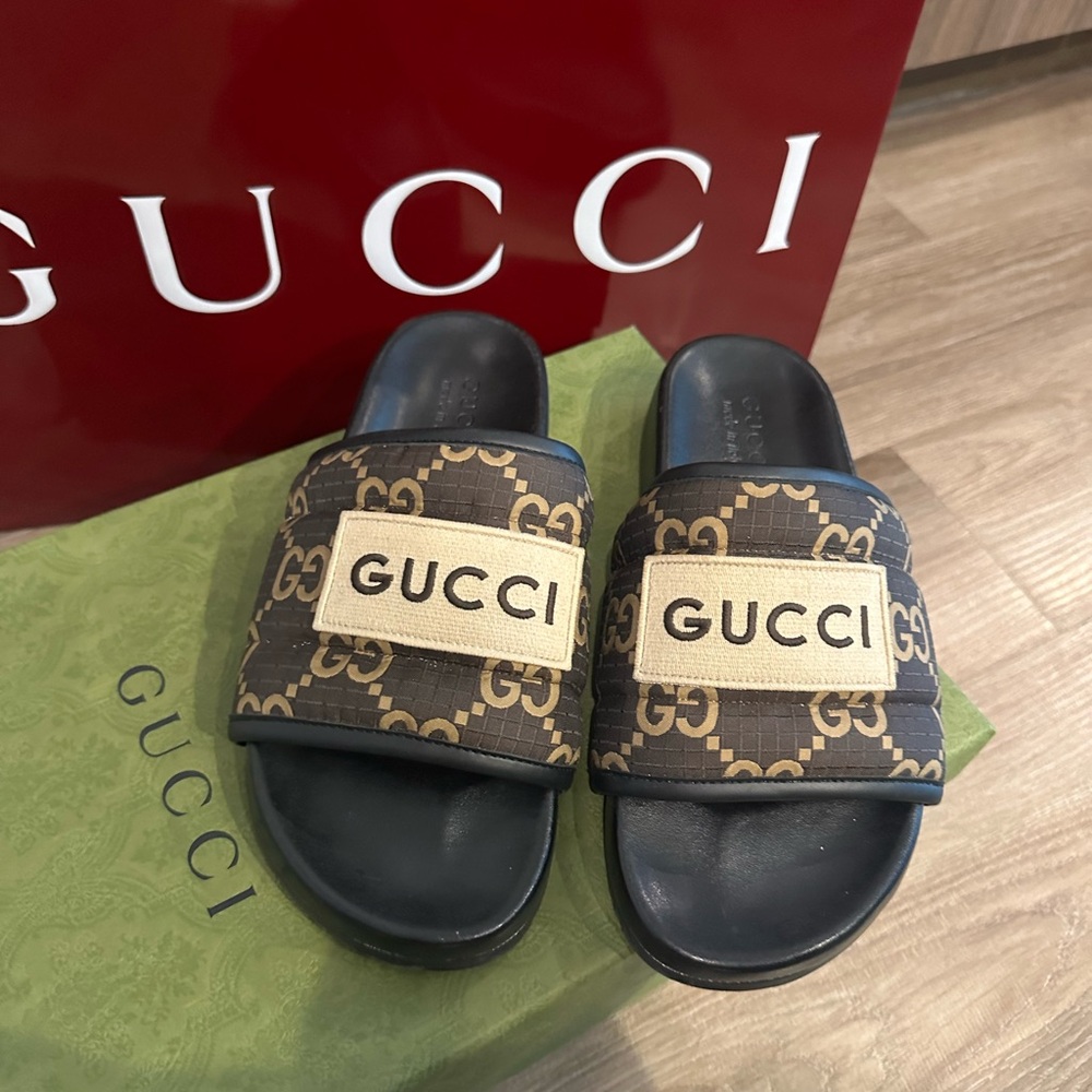 Gucci GG slide Sandal size 36.  6 in men 7.5 women. - Picture 5 of 5